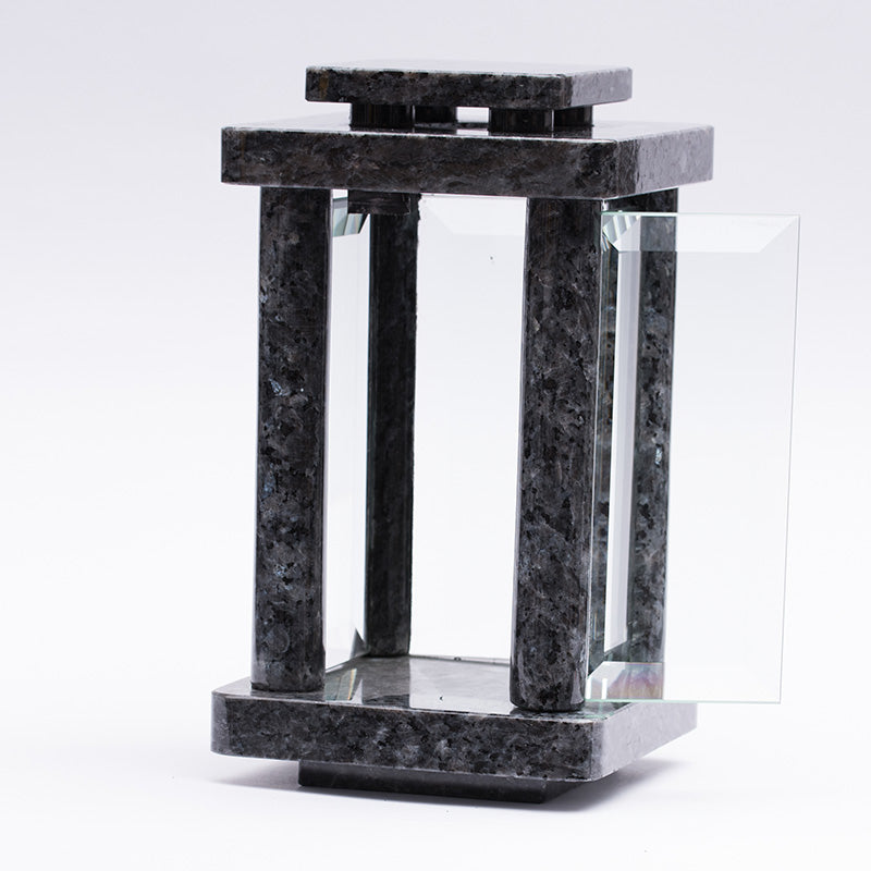 Grablampe Zeitlos aus Granit – Labrador