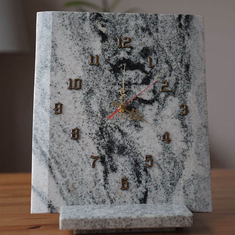 Granit-Wand- und Tischuhr Viscont White mit Ständer – Originalfoto